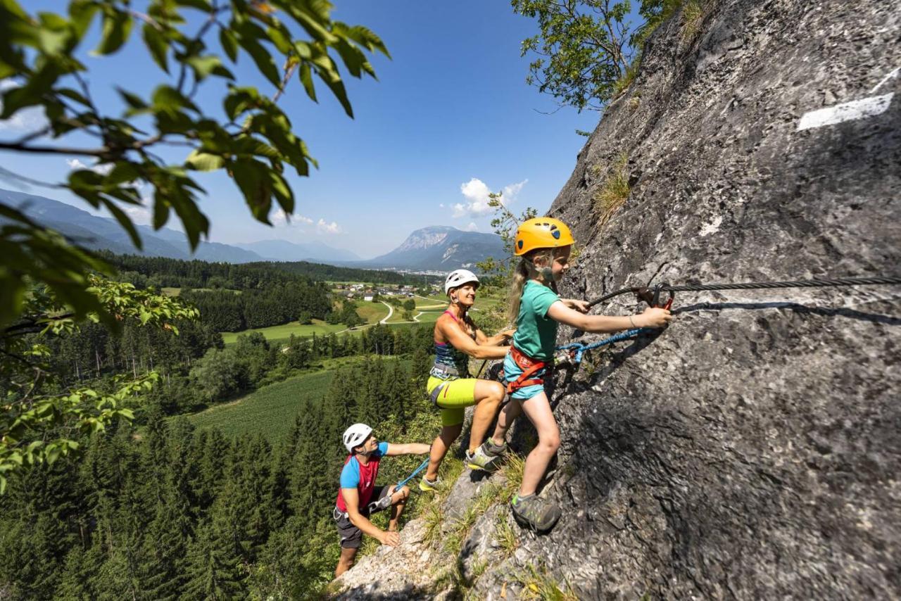 Naturel Hoteldorf Schoenleitn Latschach ober dem Faakersee Exteriér fotografie