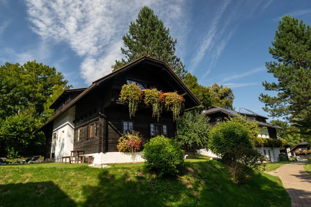 Naturel Hoteldorf Schoenleitn Latschach ober dem Faakersee Exteriér fotografie